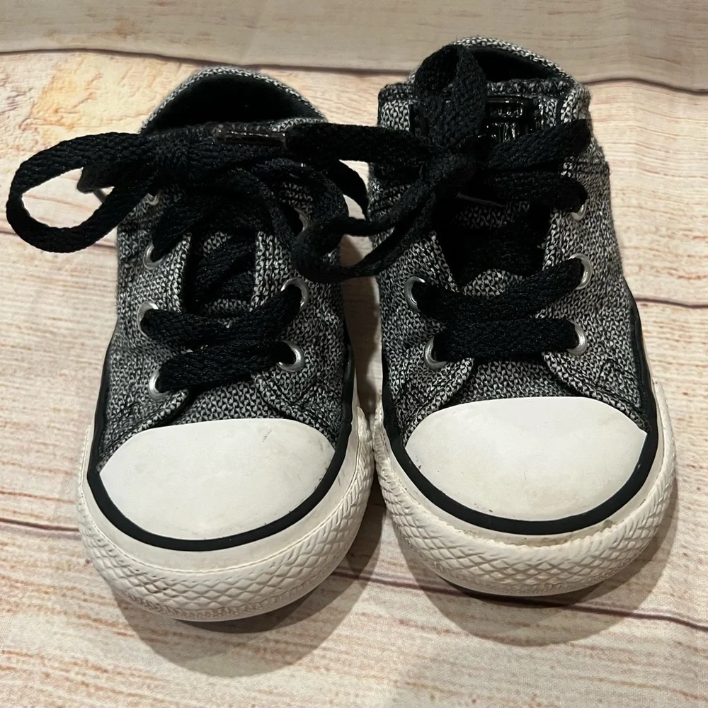 Converse Boy Girls Toddler Size 6 Black & White Shoes Rubber Soles Sneakers